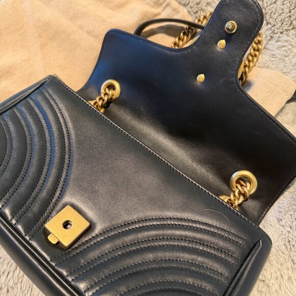 Gucci Marmont Medium Shoulder Bag - Black - Picture 3 of 7